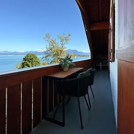 Am Chiemsee Mit Traumhaftem Seeblick, Balkon Und Garage Apartment
