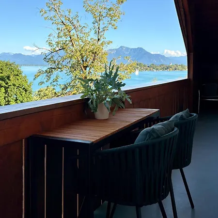 Am Chiemsee Mit Traumhaftem Seeblick, Balkon Und Garage Apartment