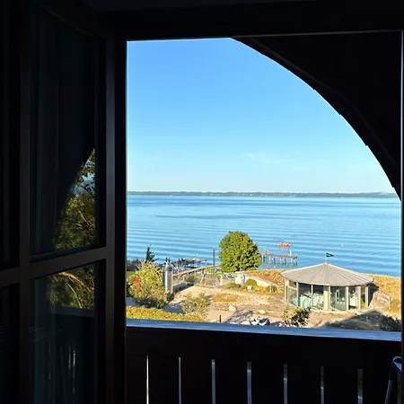 Am Chiemsee Mit Traumhaftem Seeblick, Balkon Und Garage Appartement *