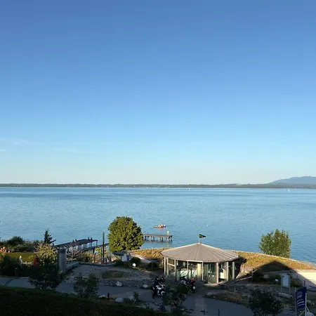 Am Chiemsee Mit Traumhaftem Seeblick, Balkon Und Garage Apartment Gstadt am Chiemsee